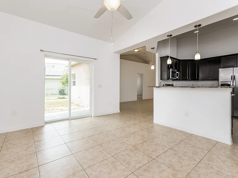 1143 Doncaster Ct — Photo 7
