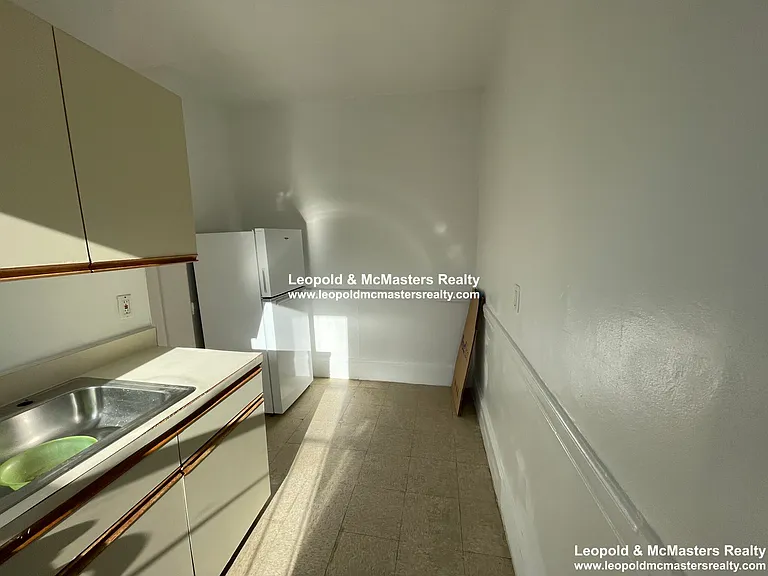 146 Oxford St #11 — Photo 6