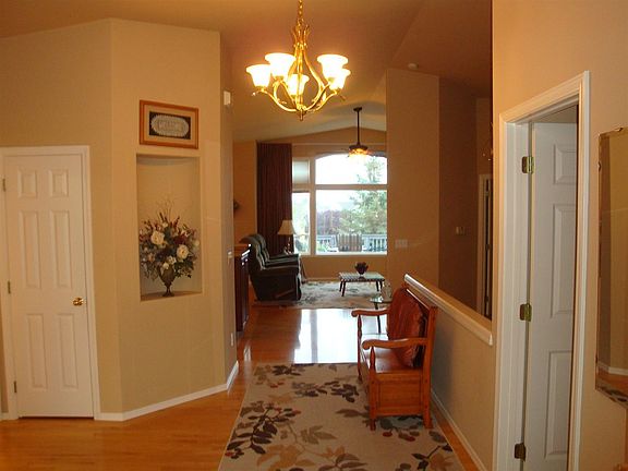 3rd image of 813 N Knudson St