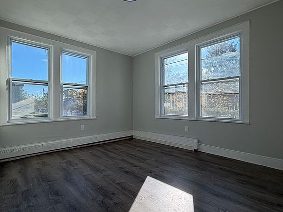 4th image of 240 E 9th St #2