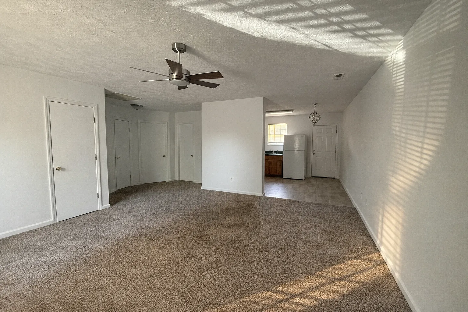 2 bed, 920 sqft, $900 — Photo 2