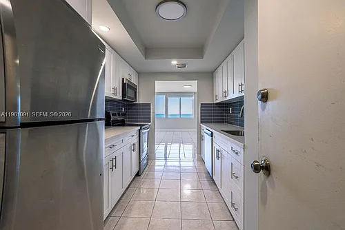 5401 Collins Ave #919 Photo 1