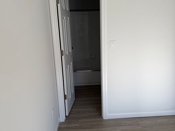 4th image of 79 Pointe Cir S