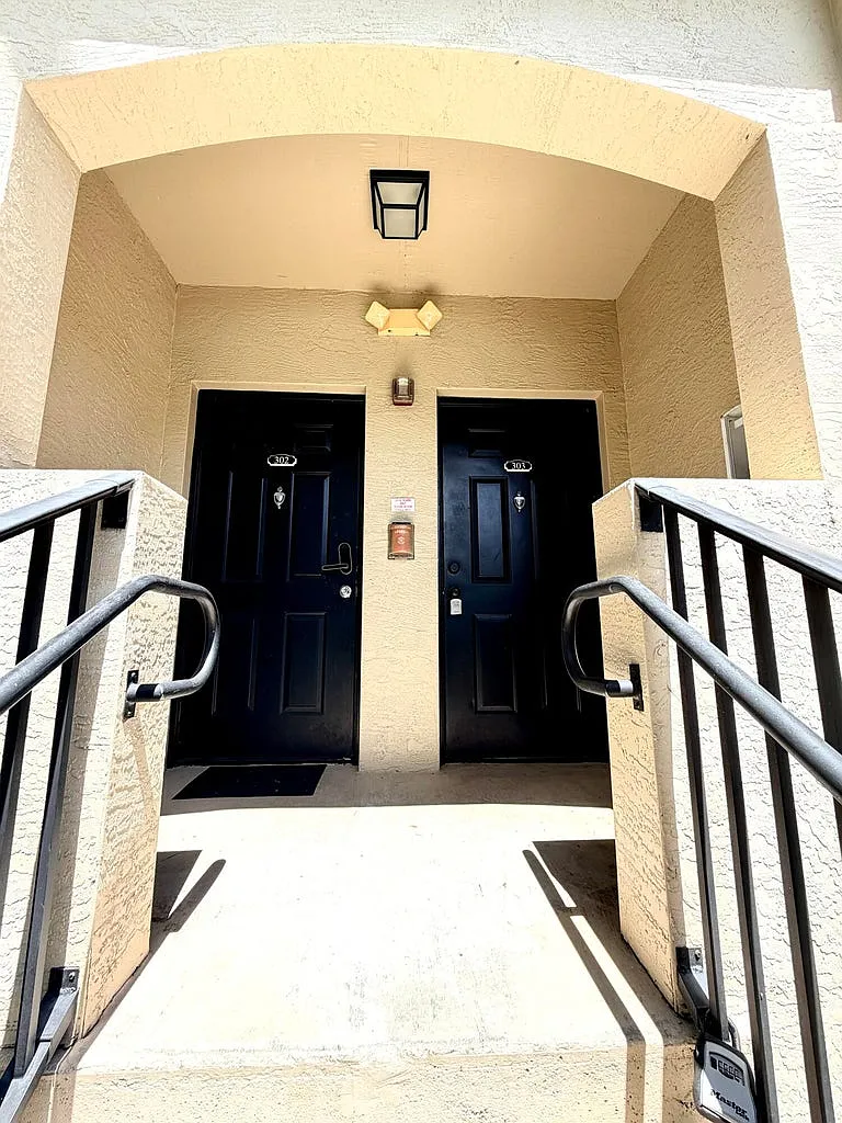 3 bed, 1357 sqft, $2,590 — Photo 2