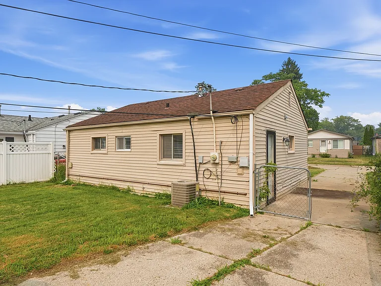 28311 Waverly St — Photo 19