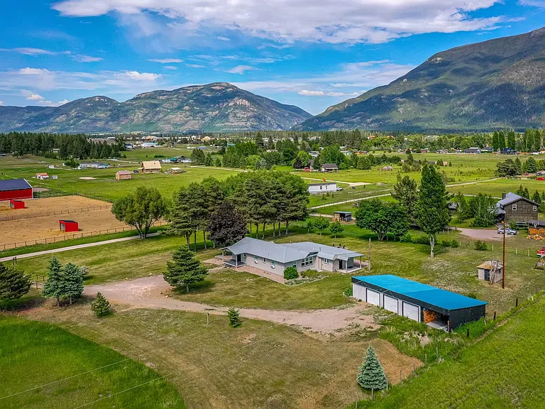 592 Homestake Trl — Photo 2
