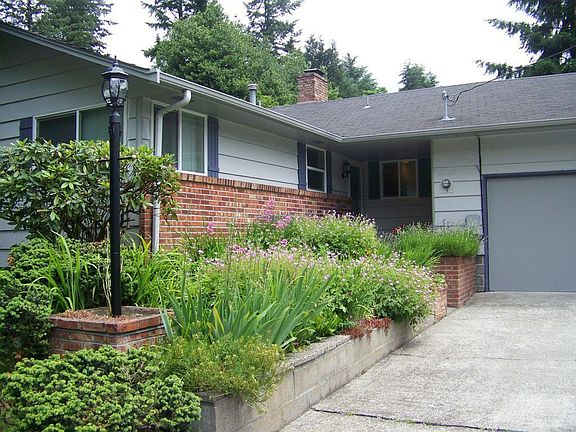 2nd image of 542 Cougar St SE