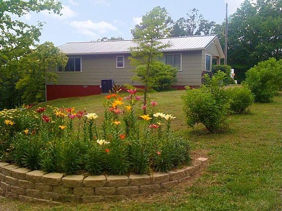 2nd image of 15989 Cypress Ln