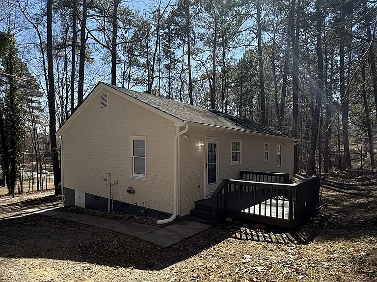 917 Wait Ave — Photo 4