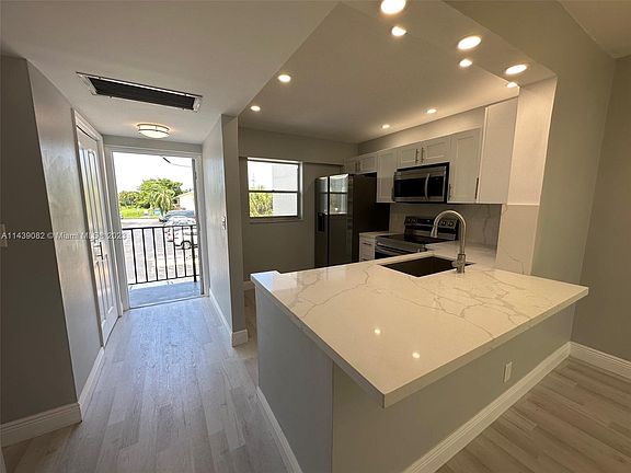 3rd image of 4311 Crystal Lake Dr APT 212