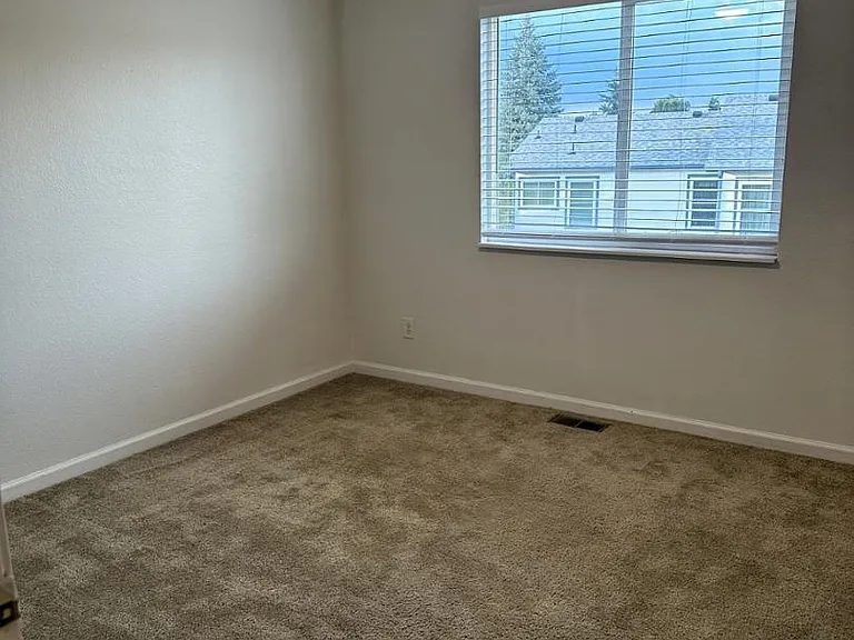 1155 Pond Side Dr — Photo 11