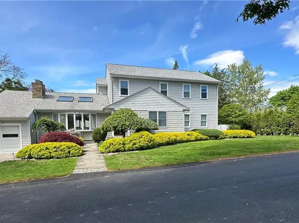 12 Monte Carmele St, North Providence, RI 02904