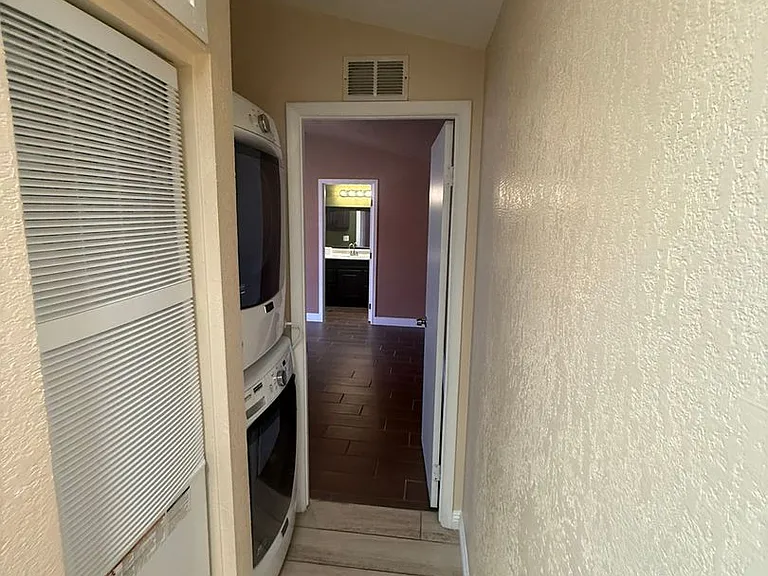 5533 Wheatfield Dr — Photo 10