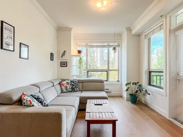 13897 Fraser Hwy #301, Surrey, BC V3T 0G8