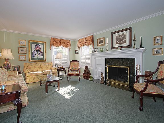 4th image of 1917 Oak St
