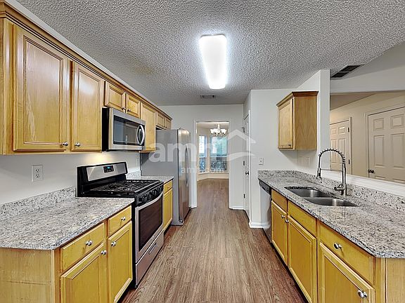 3rd image of 582 Lullingstone Dr SE