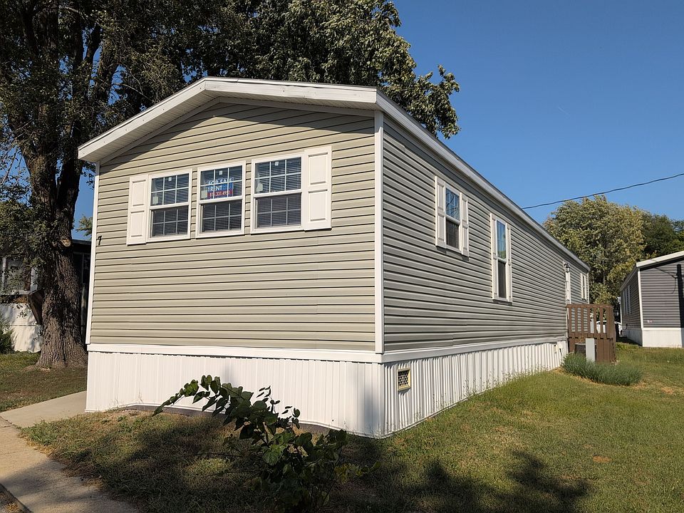 2nd image of 7 Honeysuckle Ln #H07