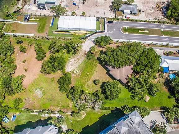 2nd image of 4030 Sarasota Crew Way