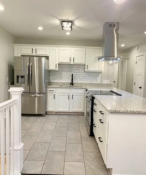 731 W 43rd St — Photo 6