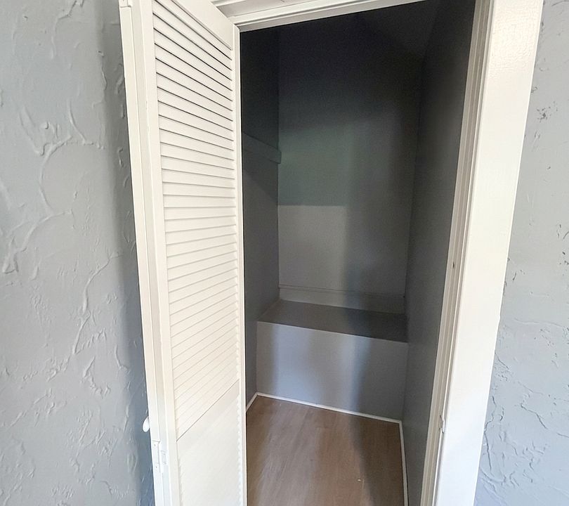 2nd image of 1228 Oak Ave #1R