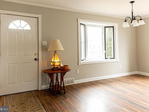4th image of 308 Perkiomen Ave