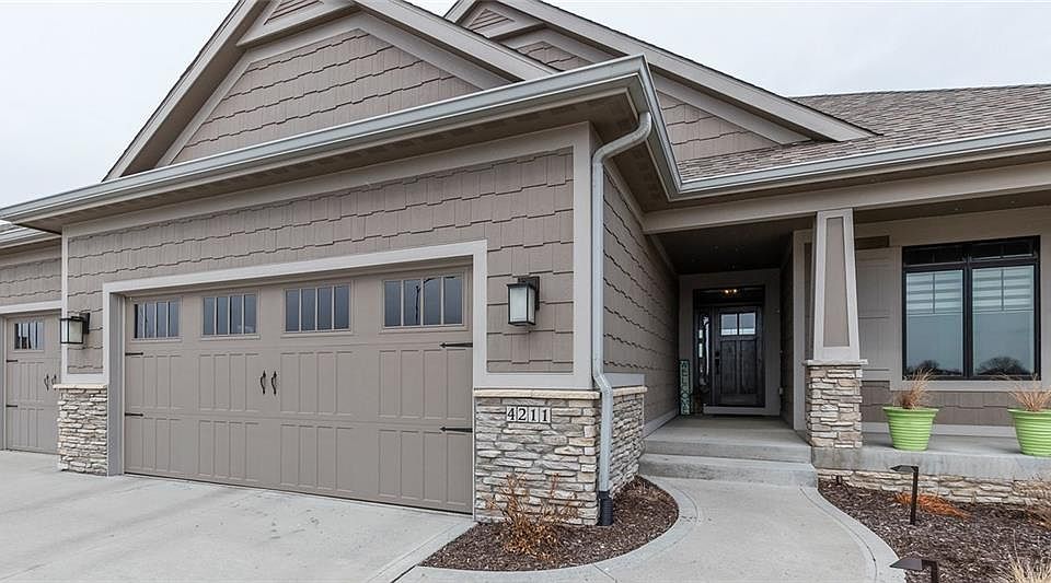 1st image of 4211 NE Bellagio Cir