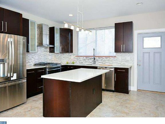 5th image of 1825 Vineyard St