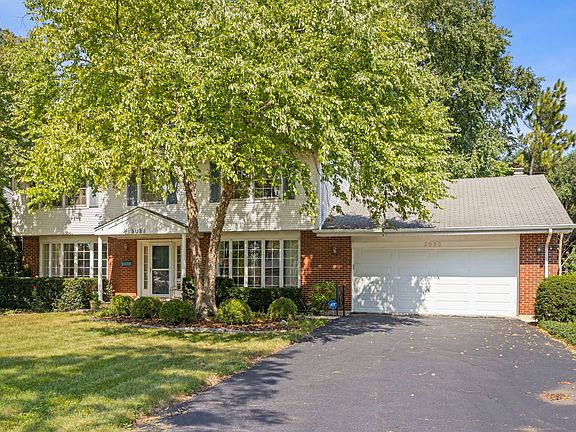 2nd image of 3033 Scott Cres