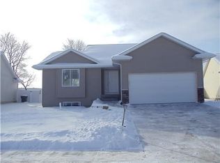 6019 Bethpage Cir SW, Cedar Rapids, IA 52404