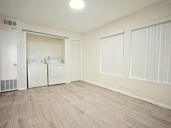4th image of 4732 Elmwood Ave