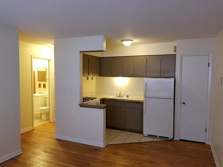 1579 N Farwell Ave — Photo 1