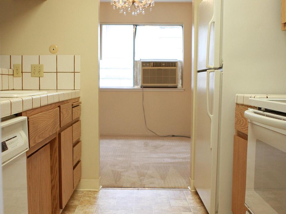 Kitchen with all appliance provided