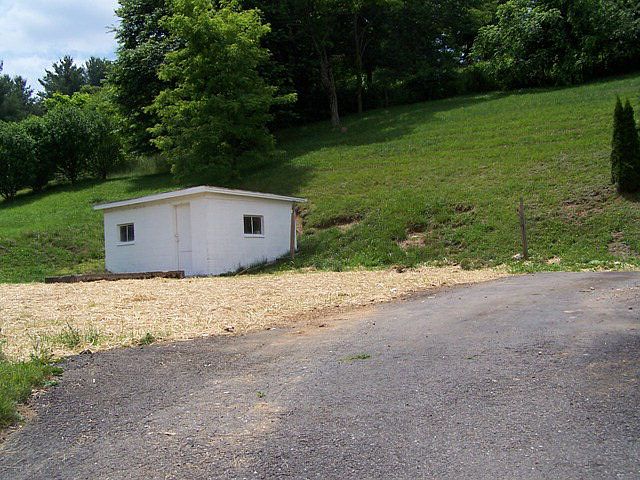2nd image of 343 Armory Rd
