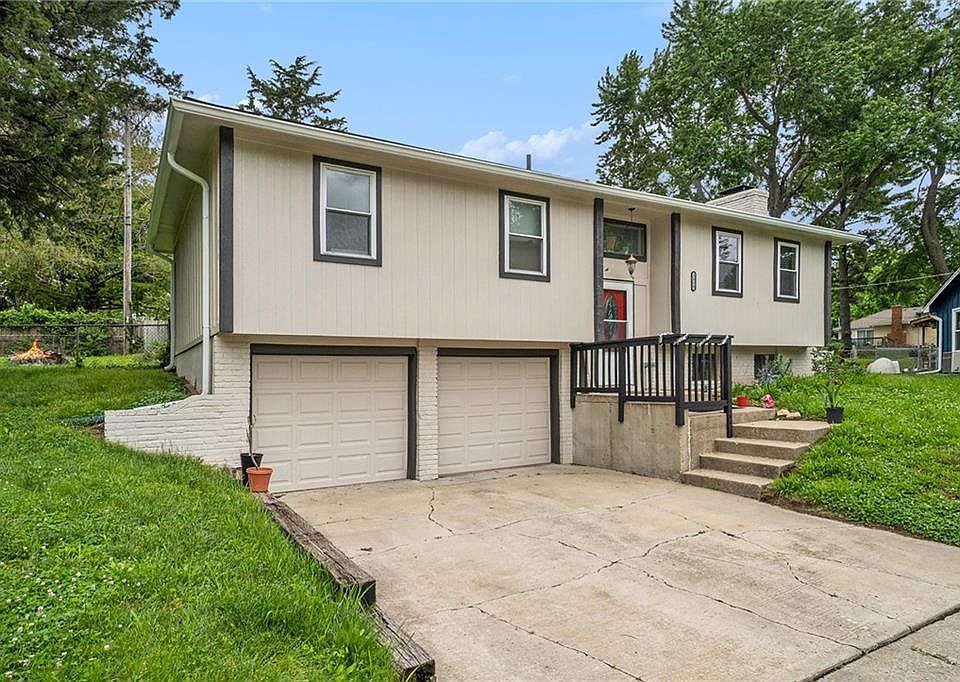 1st image of 3024 S 56th St