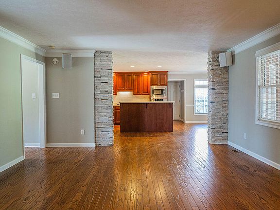 5th image of 8066 Leclay Dr