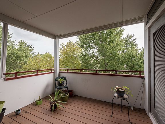 3rd image of 13613 Sir Thomas Way APT 33