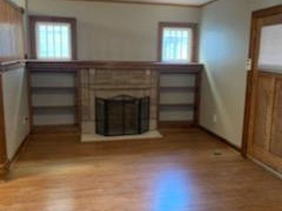 3rd image of 330 Gladstone Blvd