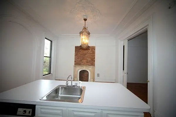 Rented by Metropolitan Realty | media 76