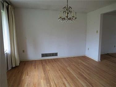 4th image of 997 Holly Lynne Dr