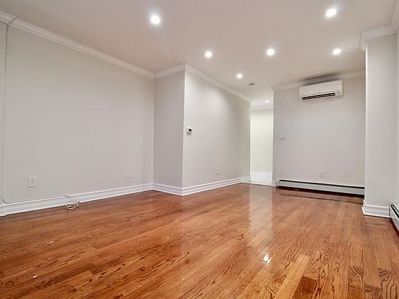 4th image of 67-14 73rd Pl #1DUPLEX