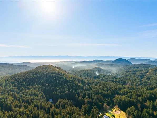 405 Hazlitt Creek Rd, Highlands, BC V9E 2A3