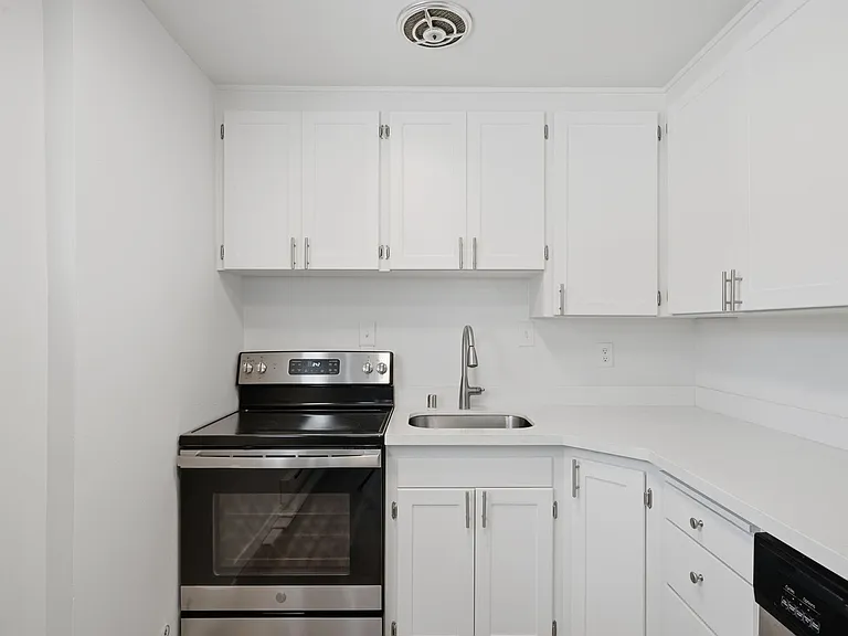 Loyal Heights Apartments — Photo 20