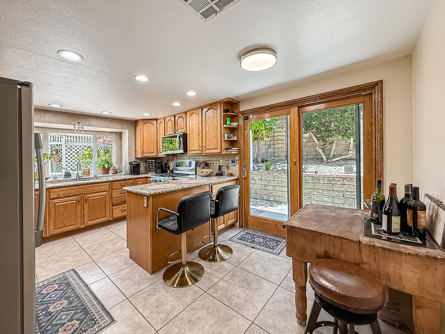 4 bed, 3037 sqft, $6,200 — Photo 4