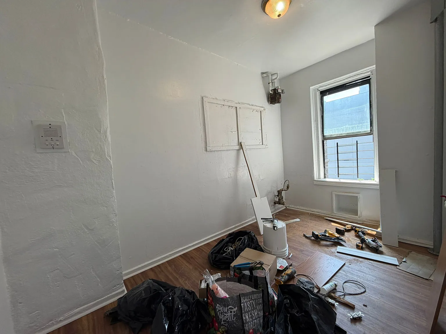 1 bed, $2,098 — Photo 3