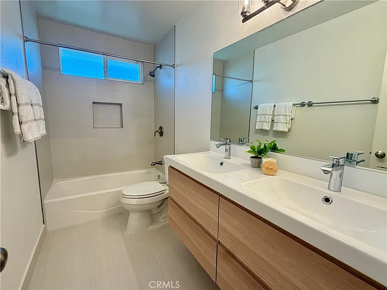 16313 S Saint Andrews Pl #1 — Photo 18