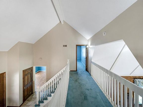 5th image of 10271 Garnett St