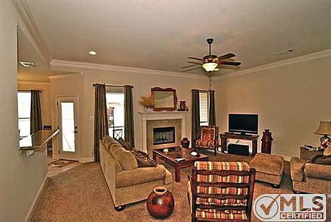 5th image of 610 Donna Cir
