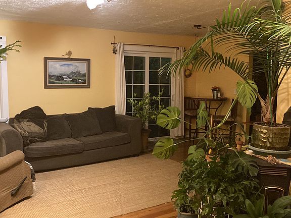 2nd image of 892 SE Maple St