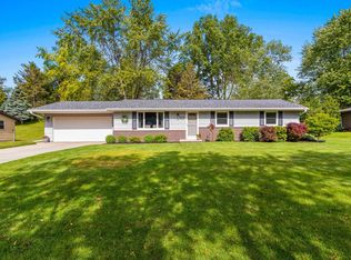 847 Hillcrest Hts, Green Bay, WI 54313