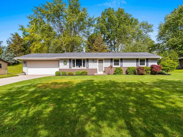 847 Hillcrest Hts, Green Bay, WI 54313
